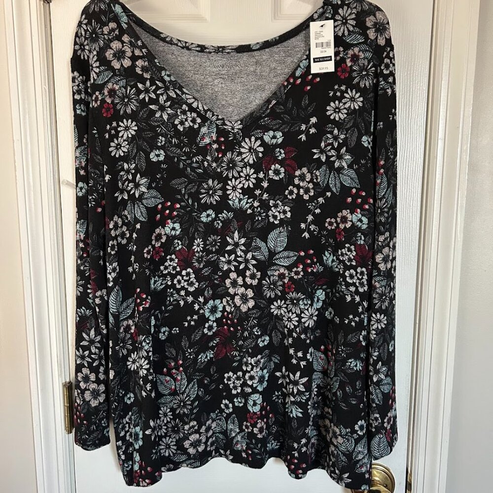NWT Lane Bryant Red Black White Gray Floral Pattern Blouse Silky Plus 22/24 Top